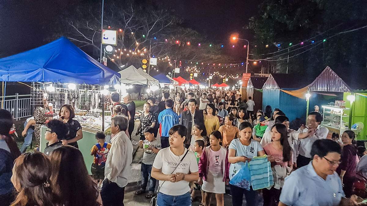 Top 6 famous night markets in Da Nang that you should not miss 9