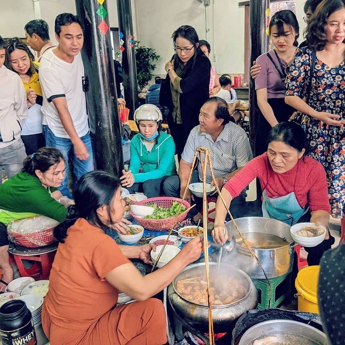 Top 7 Hue beef noodle shops that are so delicious that they forget the way home, making everyone who eats remember them 4