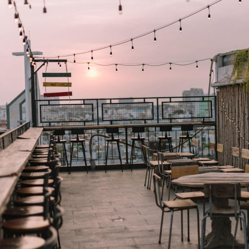 Go to New Moon Rooftop to admire the view of Saigon at night from 12 meters high