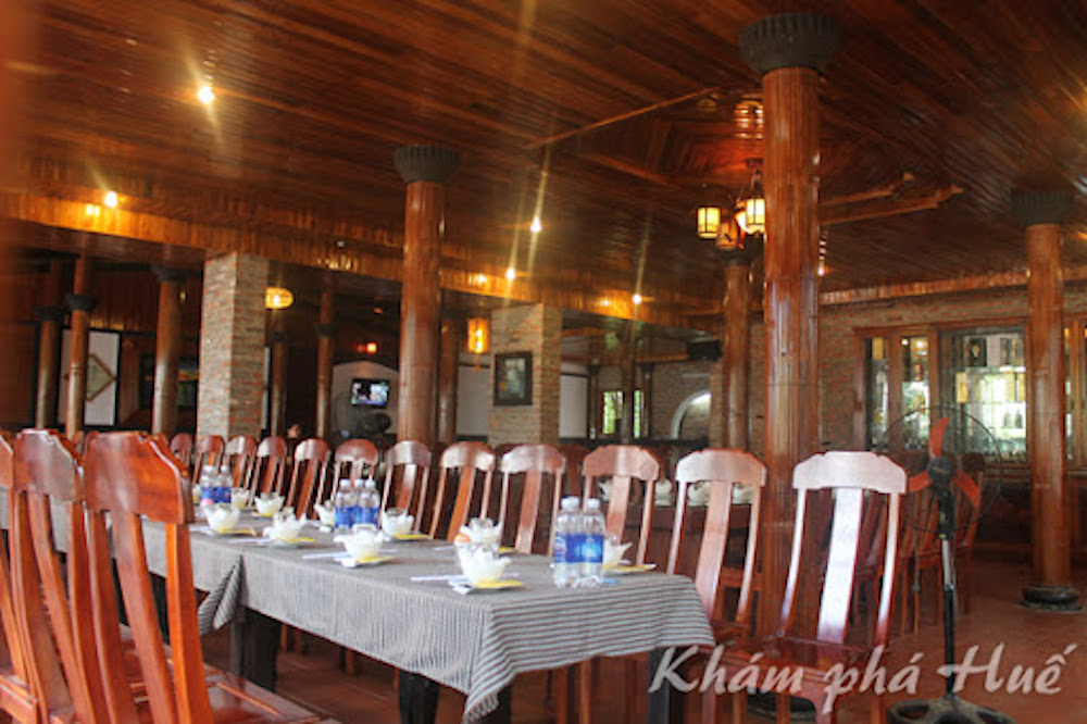 The third step is to open the Hue Foothills Restaurant with countless delicious dishes 4