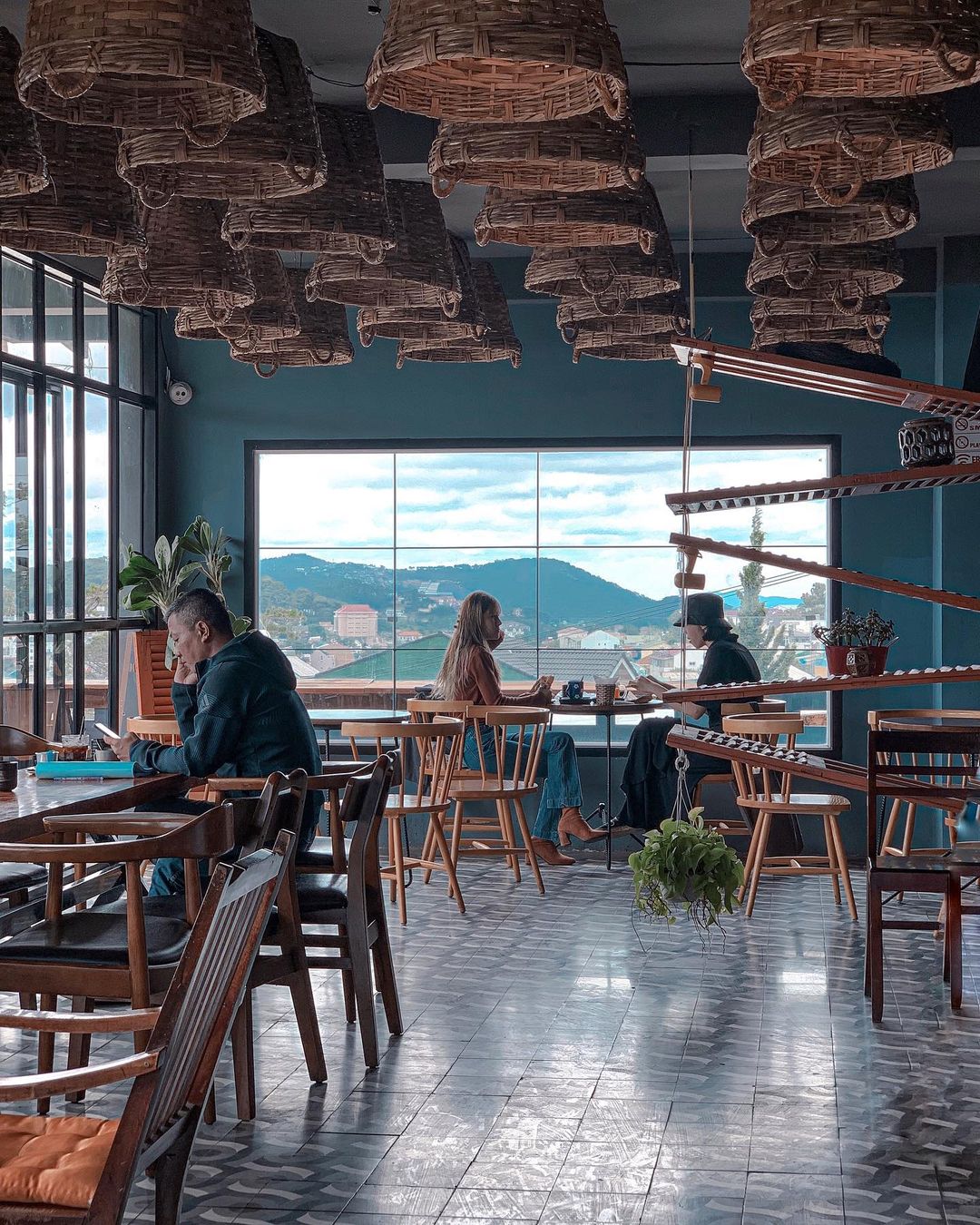 Up Coffee Da Lat - Vintage style attracts young people in Da Lat 4