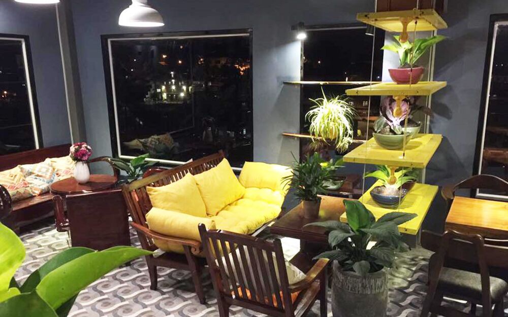 Up Coffee Da Lat - Vintage style attracts young people in Da Lat 7