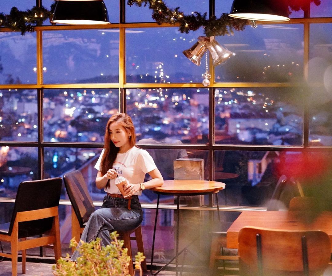 Up Coffee Da Lat - Vintage style attracts Da Lat youth 21