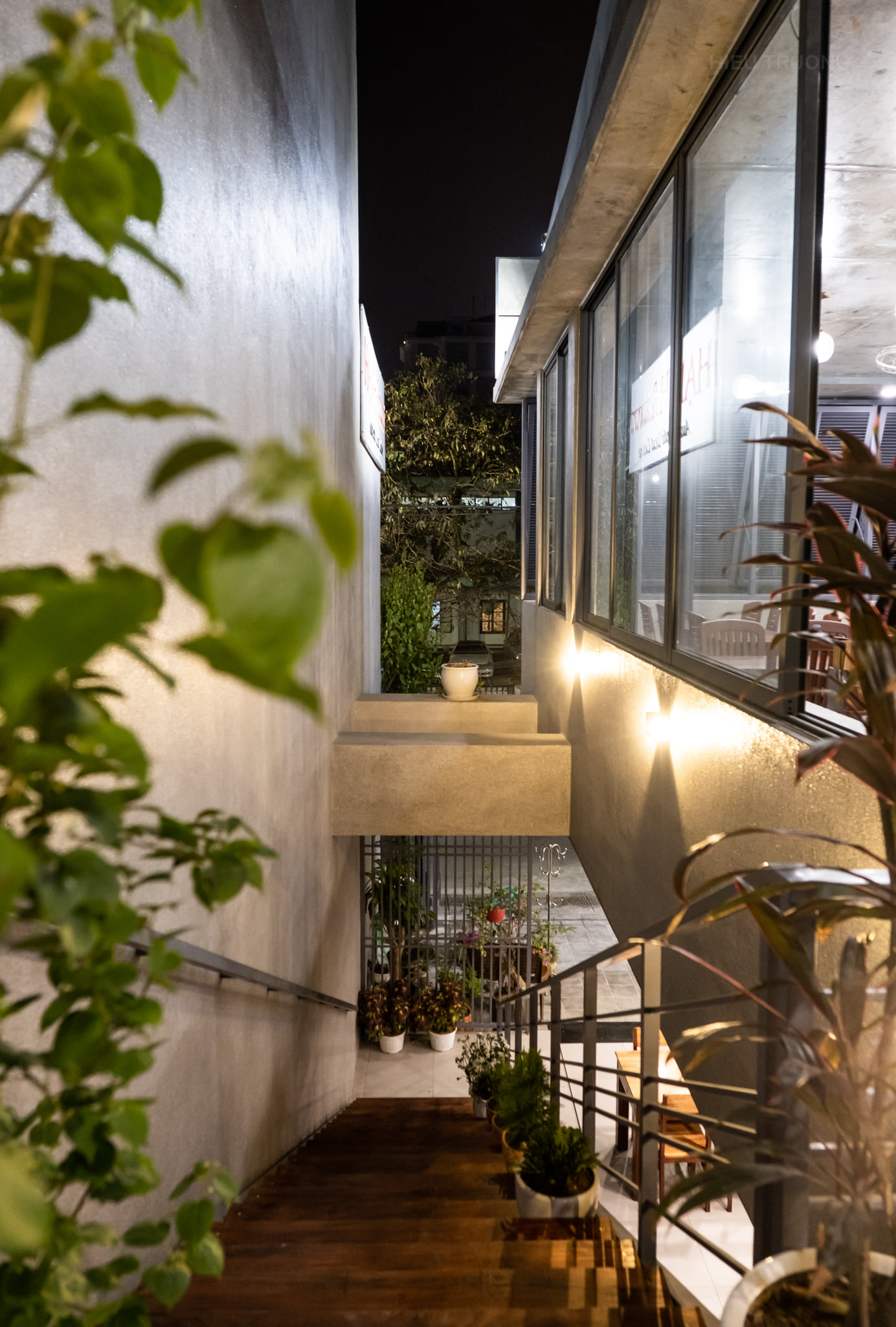 Returning to the ancient capital, remember to visit Hanh Khai cake shop to enjoy the flavors of Hue that make tourists fall in love