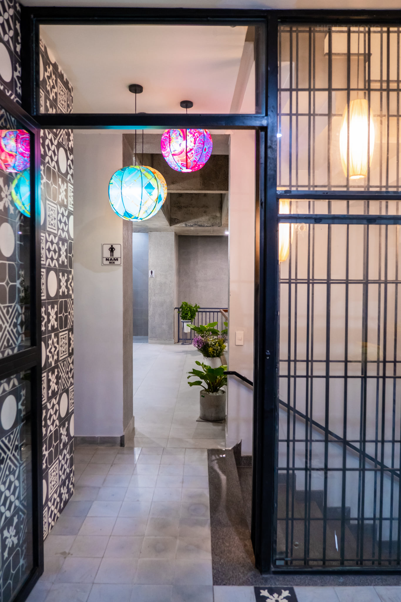 Returning to the ancient capital, remember to visit Hanh pleasure cake shop to enjoy the flavors of Hue that make tourists fall in love