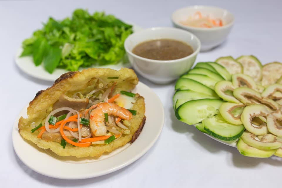 Returning to the ancient capital, remember to visit the banh canh Hanh shop to enjoy the flavors of Hue that captivate visitors