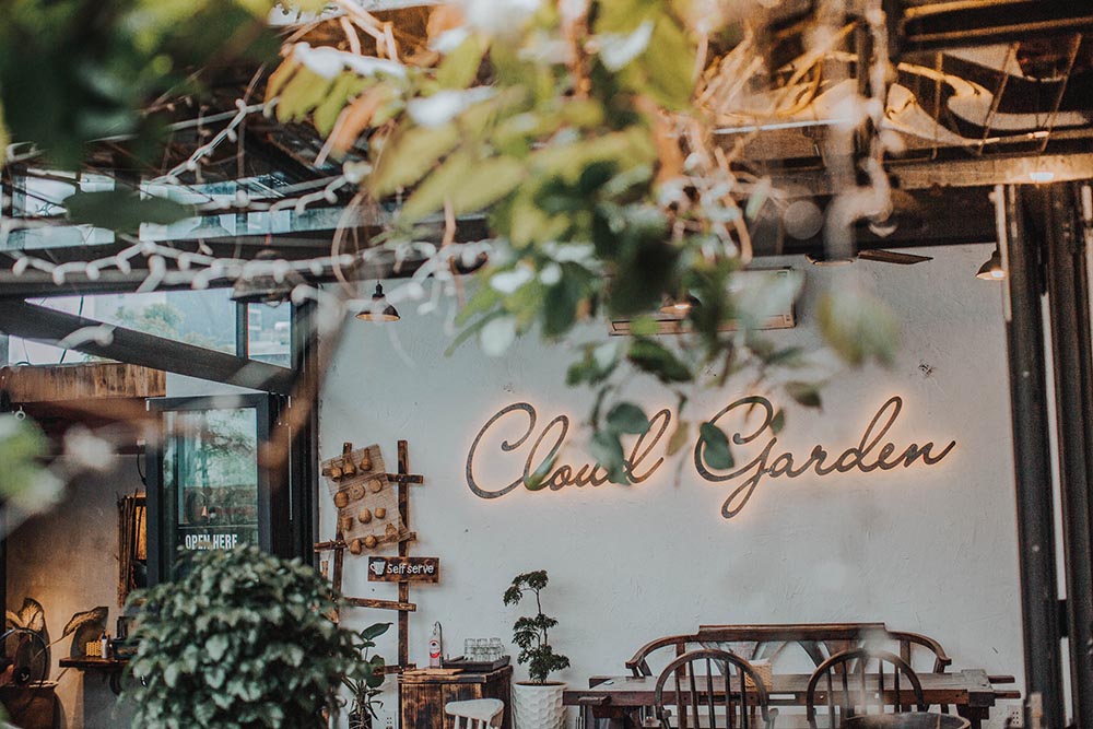Return to quiet cafes in Da Nang to find some peace amidst the chaos of life 2