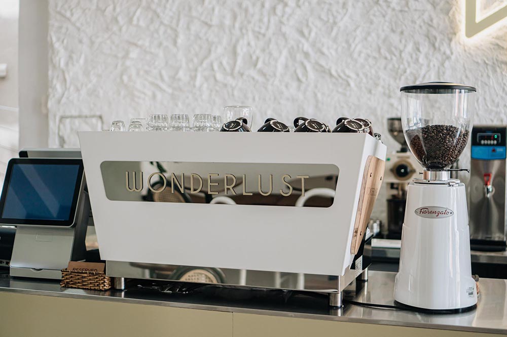 Return to quiet cafes in Da Nang to find some peace amidst the chaos and worries of life 13