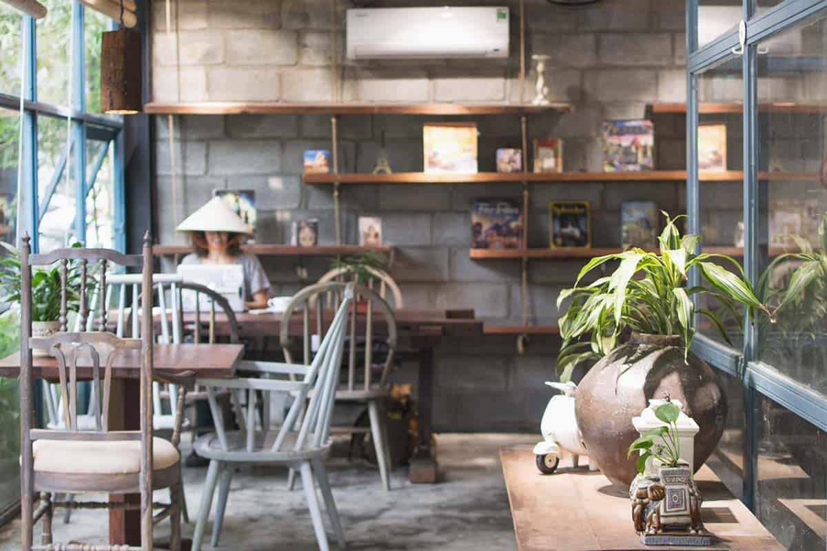 Return to quiet cafes in Da Nang to find some peace amidst the chaos and worries of life 22