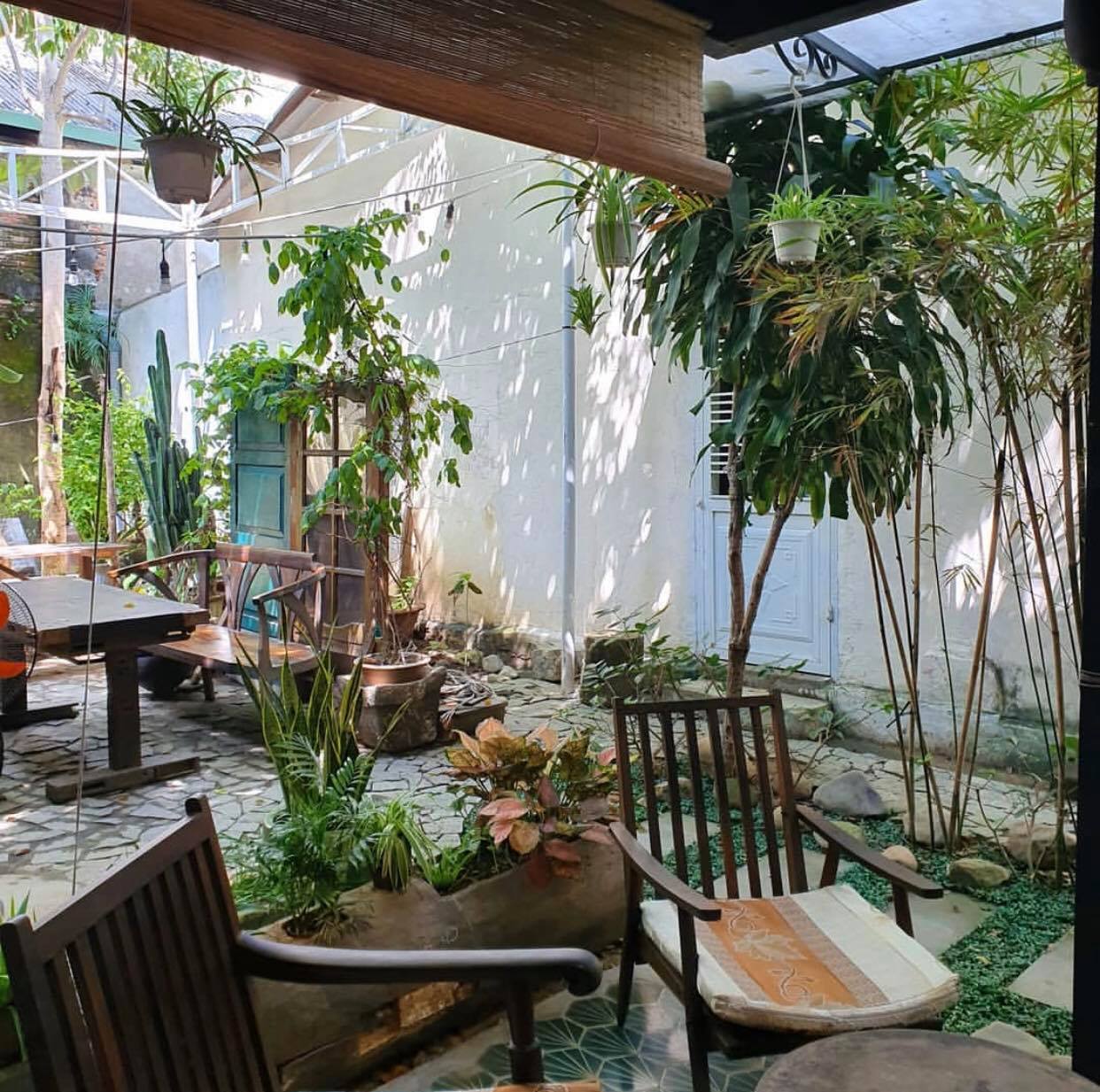 Return to quiet cafes in Da Nang to find some peace amid the chaos and worries of life 21