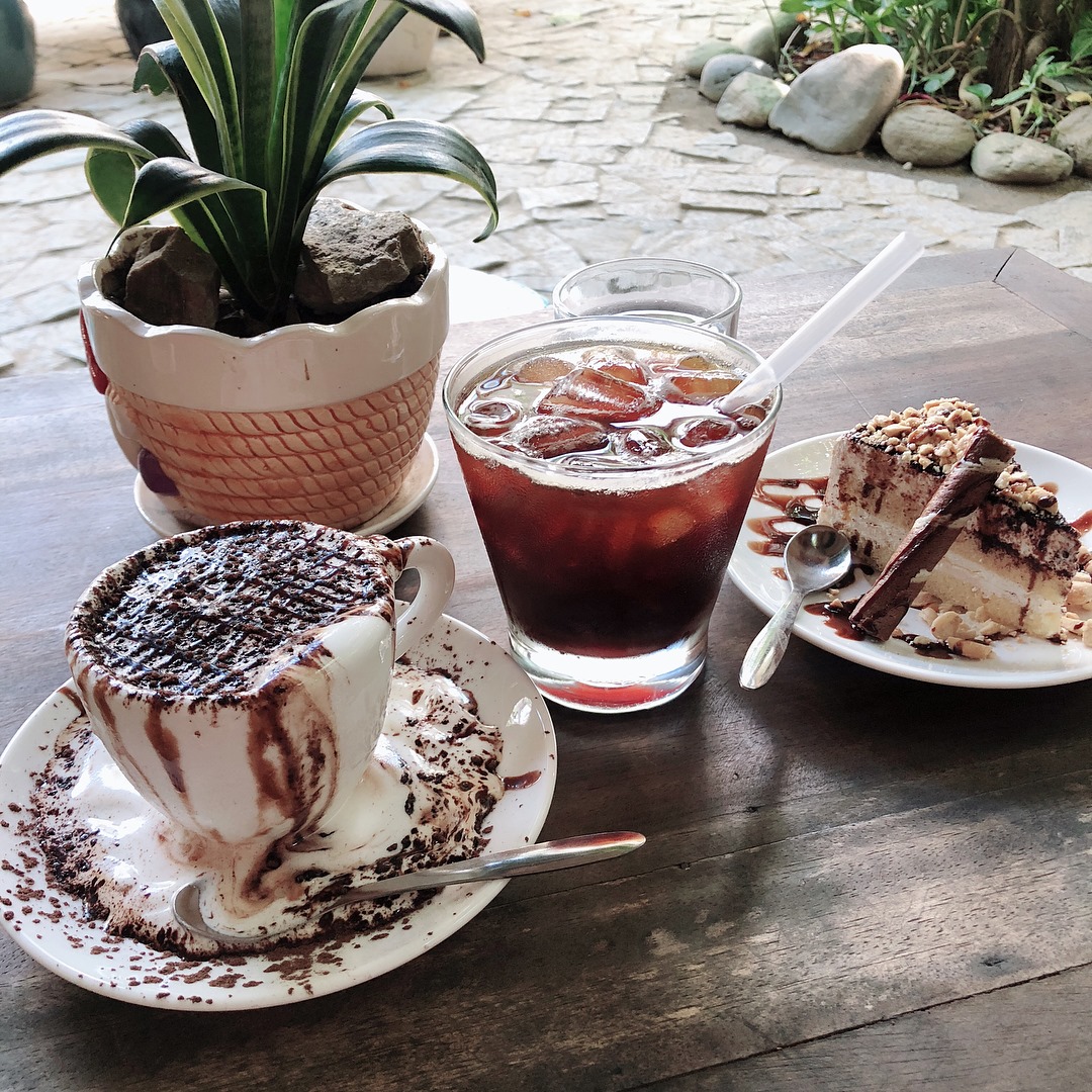 Return to quiet cafes in Da Nang to find some peace amid the chaos and worries of life 23
