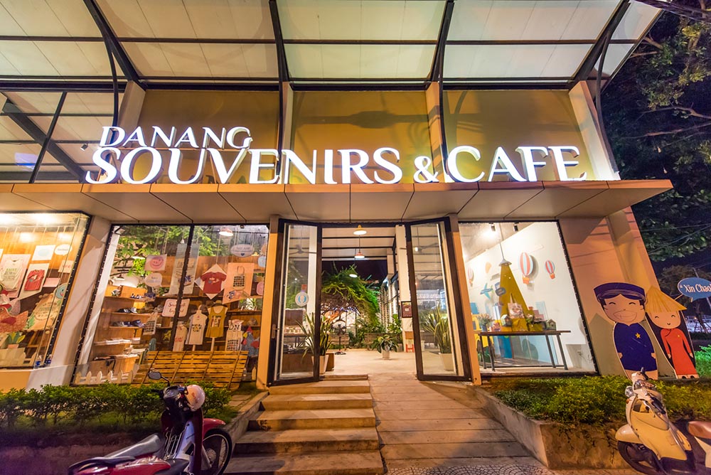 Return to quiet cafes in Da Nang to find some peace amid the chaos and worries of life 6