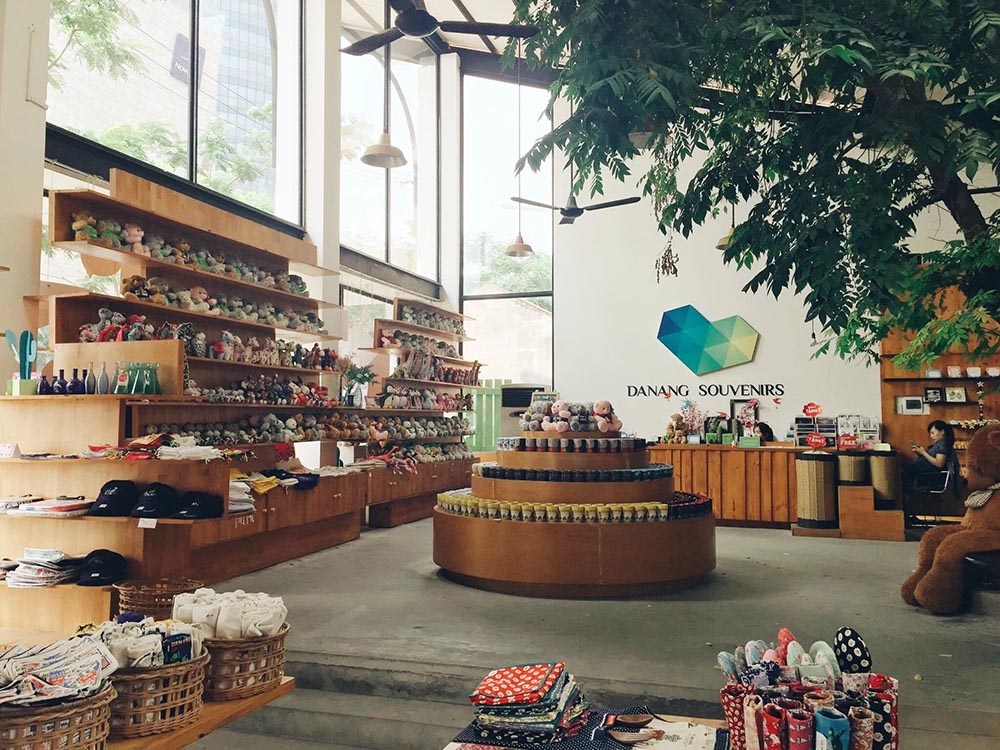 Return to quiet cafes in Da Nang to find some peace amidst the chaos and worries of life 7