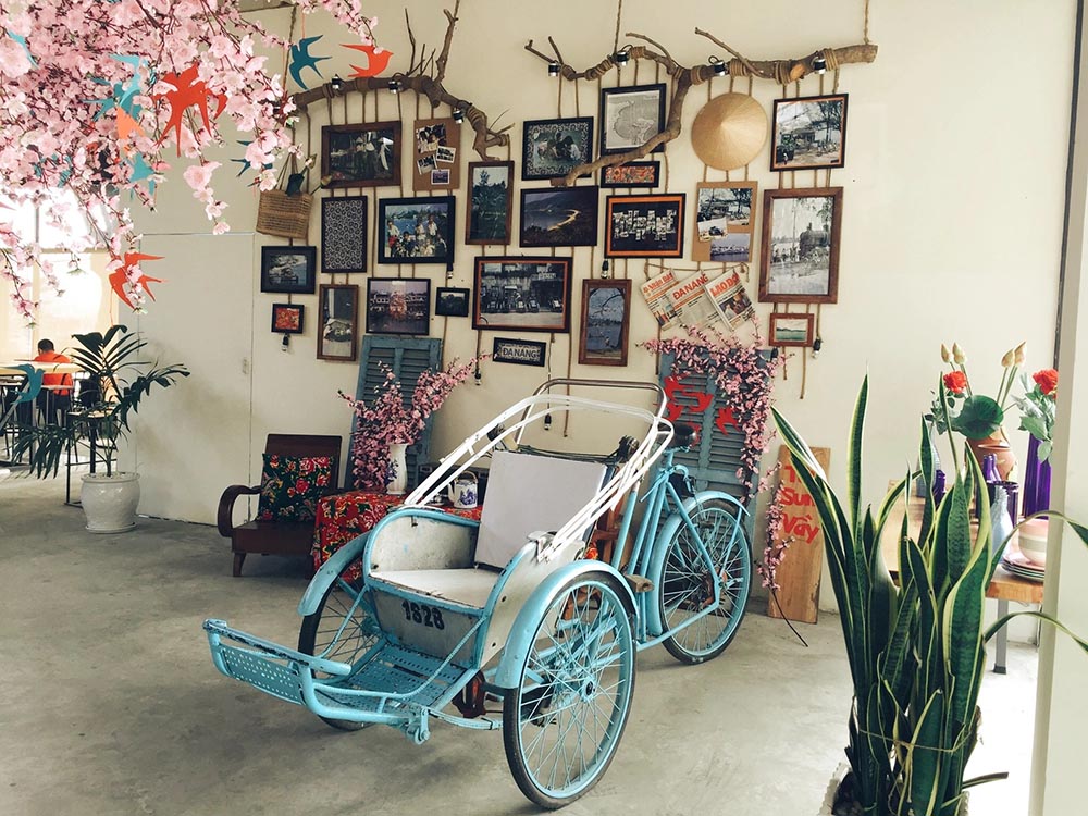 Return to quiet cafes in Da Nang to find some peace amid the chaos and worries of life 9