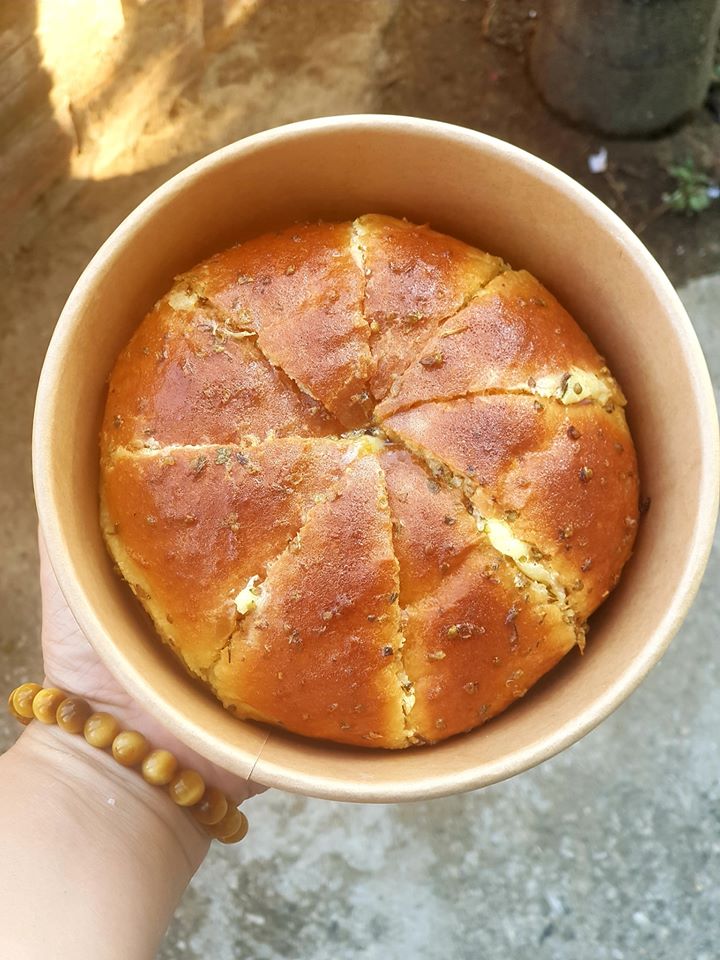 The delicious taste is forever impressive with the top 5 garlic butter bread shops in Da Nang 10