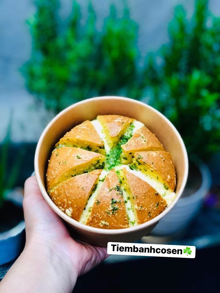 The delicious taste is forever impressive with the top 5 garlic butter bread shops in Da Nang 4