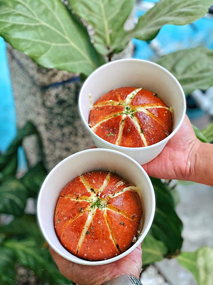 The delicious taste is forever impressive with the top 5 garlic butter bread shops in Da Nang 7