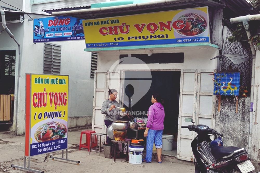 Why should you not miss Nguyen Du Hue noodle shop? 2