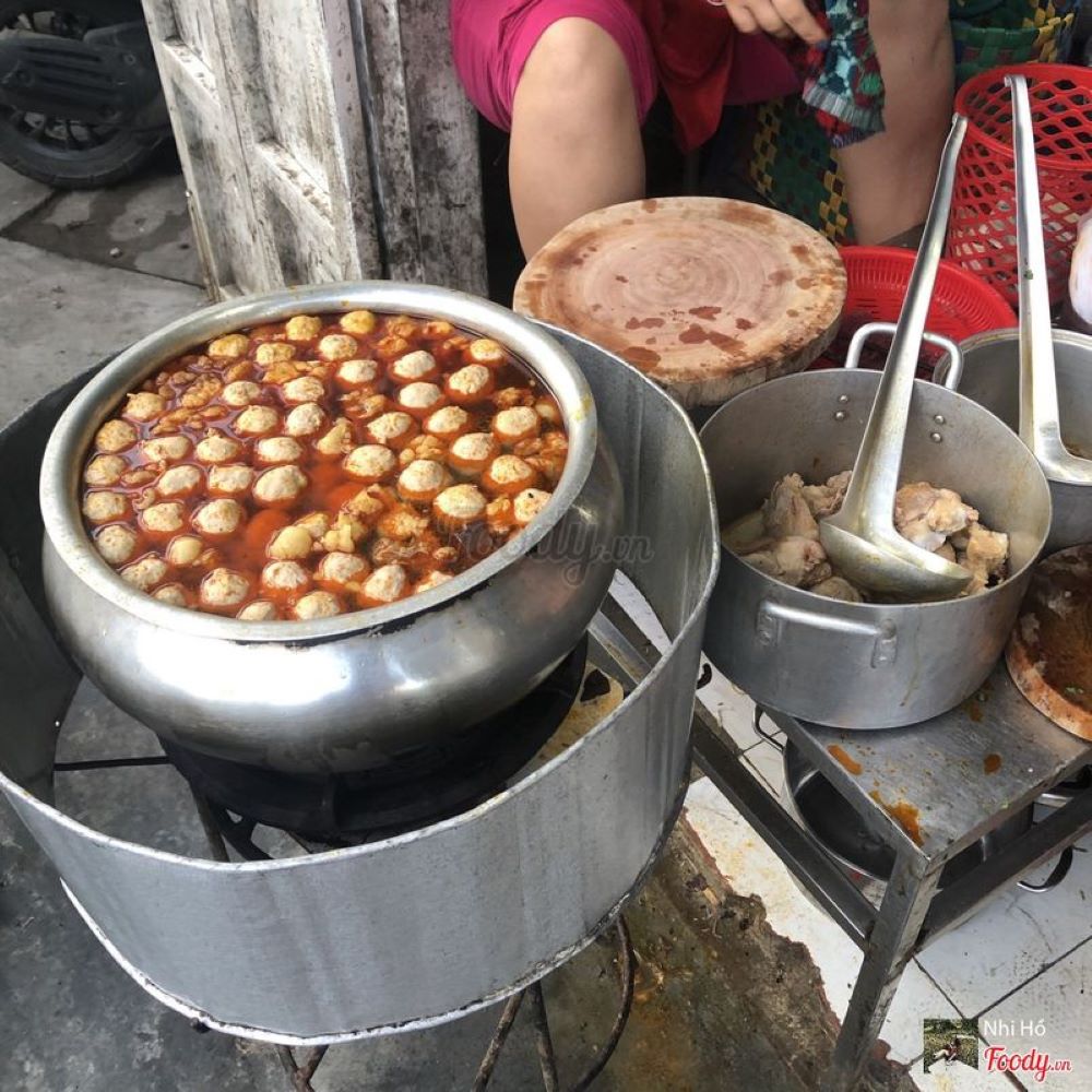 Why should you not miss Nguyen Du Hue noodle shop? 4
