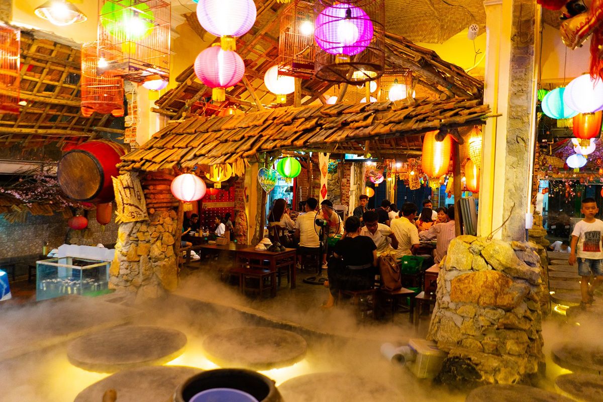 Vinh Lac Tran - Restaurant with unique ancient Chinese architecture 11