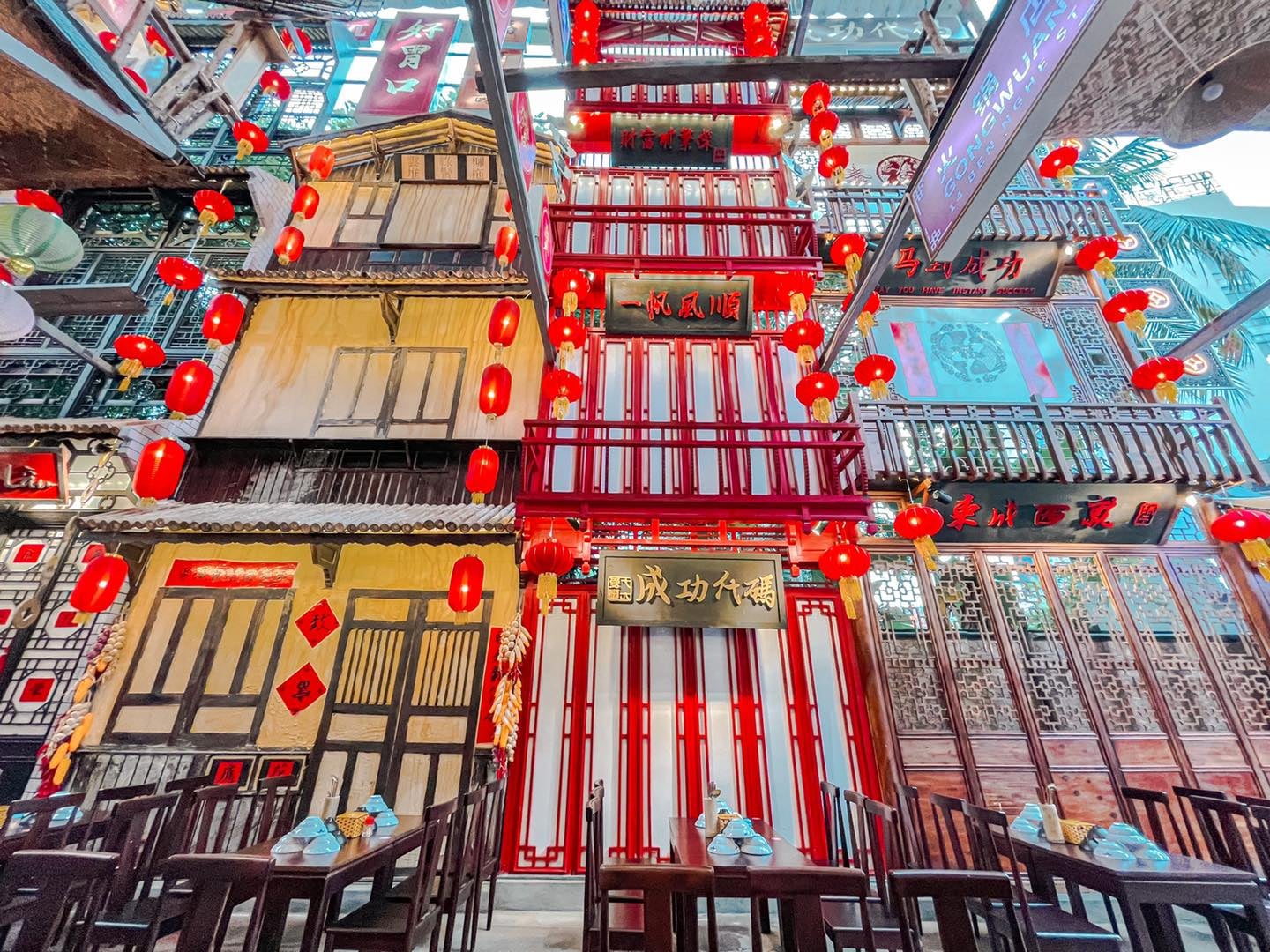 Vinh Lac Tran - Restaurant with unique ancient Chinese architecture 2