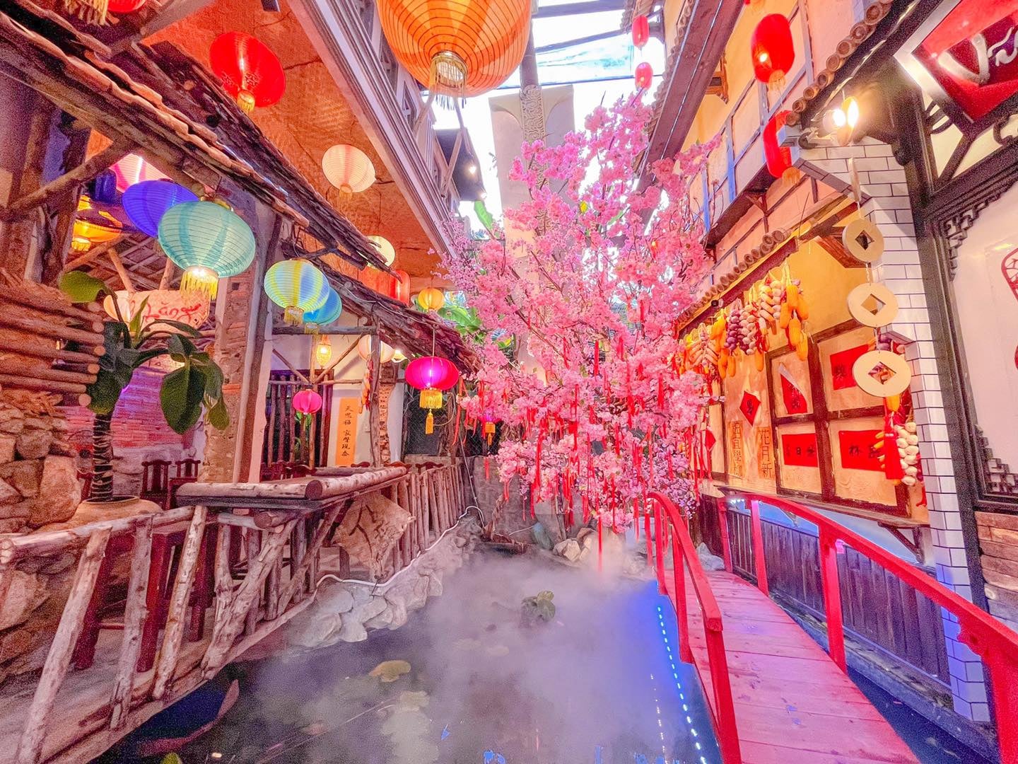 Vinh Lac Tran - Restaurant with unique ancient Chinese architecture 4