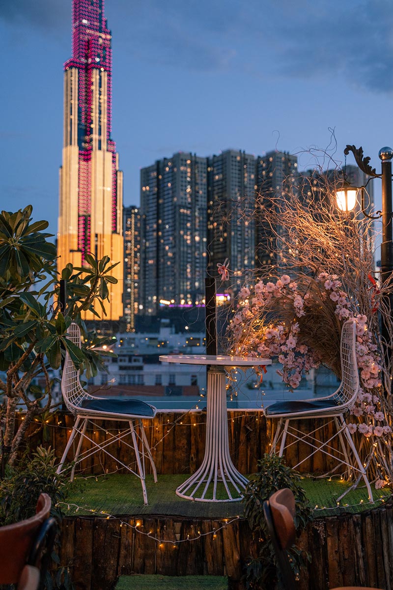 Review Vivu Rooftop, a beautiful place to watch the sunset 4