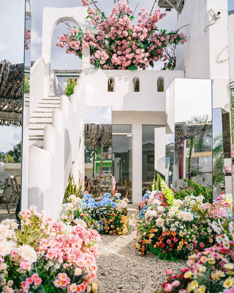Check-in at Vom Coffee, a Mediterranean-style coffee shop 5
