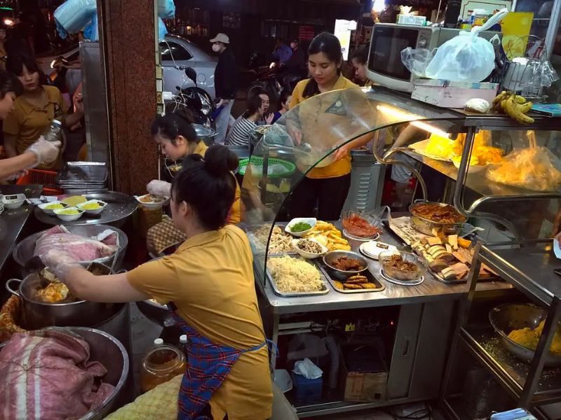 Discover Yen sticky rice, the leader in mixed food style in Hanoi 9