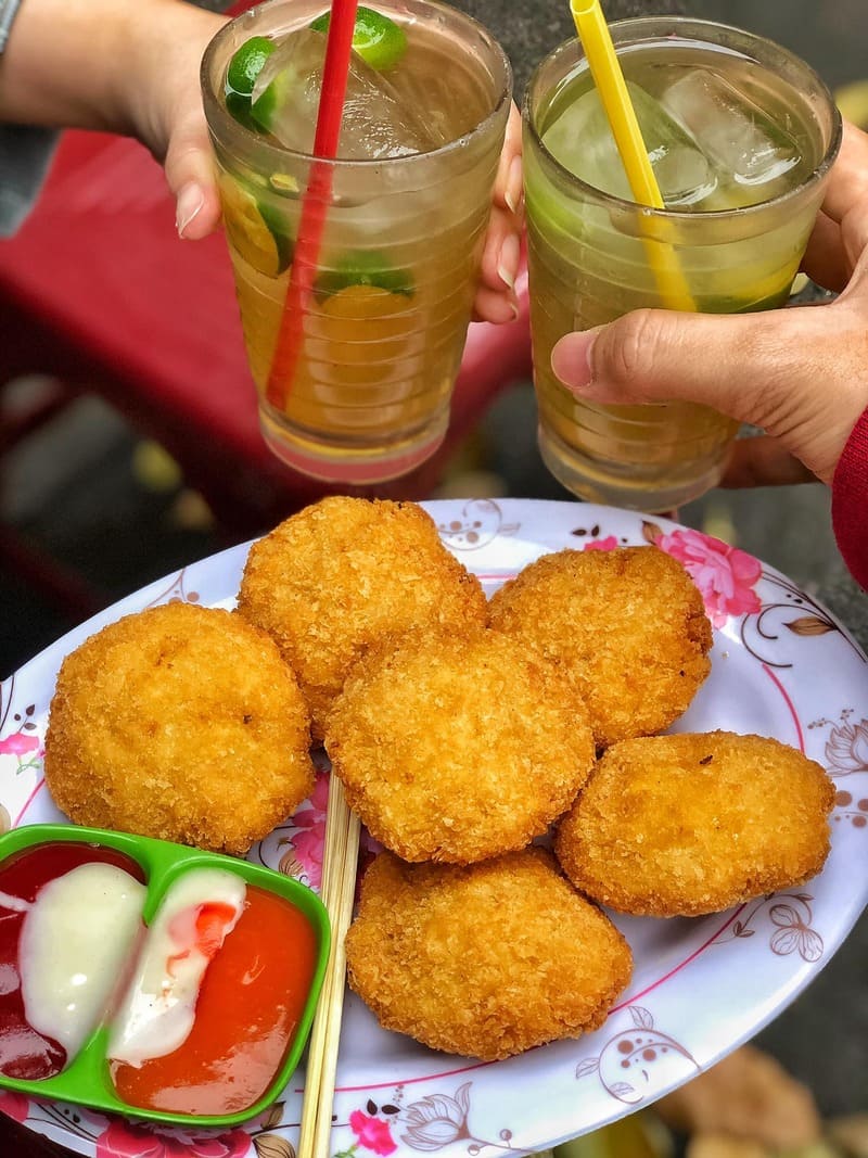 Top chicken cake restaurants in Hanoi give you an attractive street food experience 2