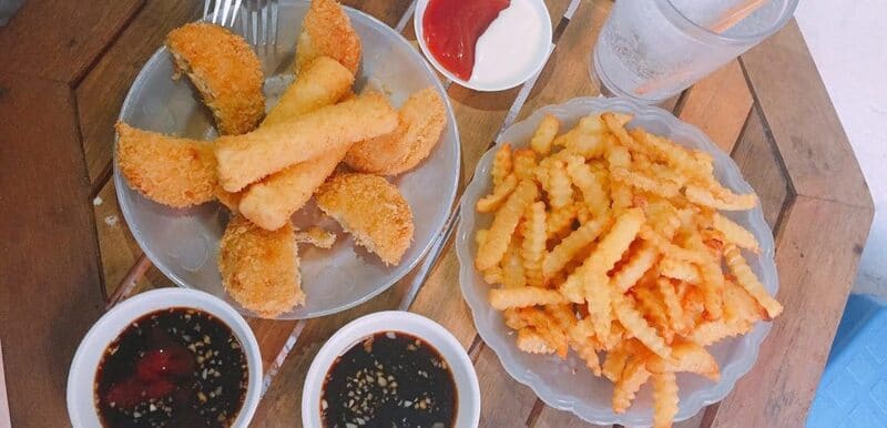 Top chicken cake restaurants in Hanoi give you an attractive street food experience 3