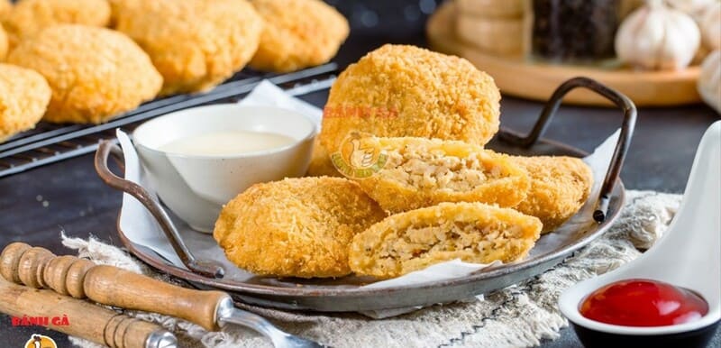 Top chicken cake restaurants in Hanoi give you an attractive street food experience 5