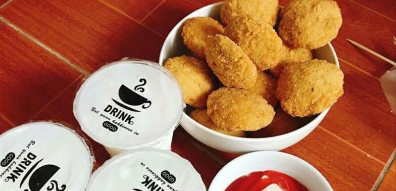 Top chicken cake restaurants in Hanoi give you an attractive street food experience 6