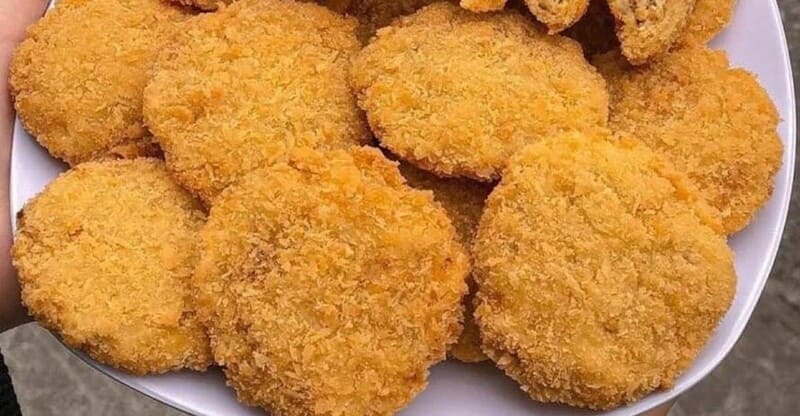 Top chicken cake restaurants in Hanoi give you an attractive street food experience 7