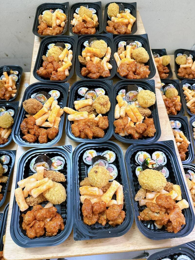 Top chicken cake restaurants in Hanoi give you an attractive street food experience 9