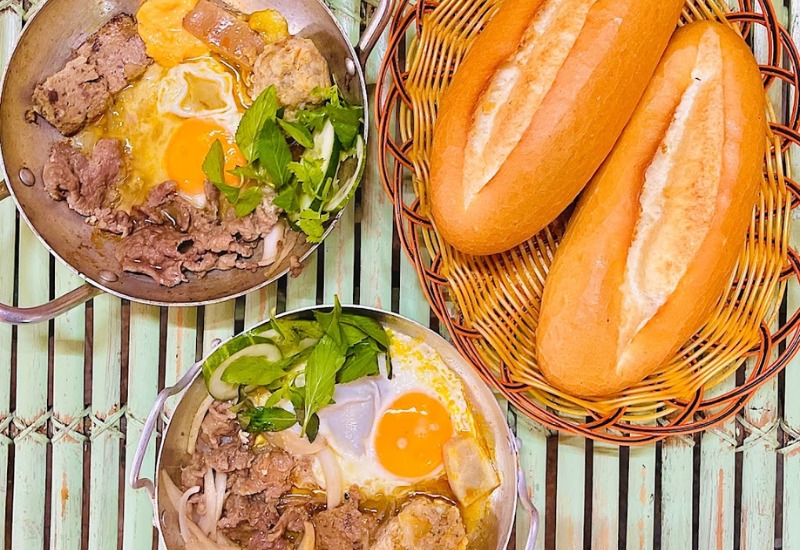 Grab 13 delicious pan-fried bread shops in Da Lat right away 5