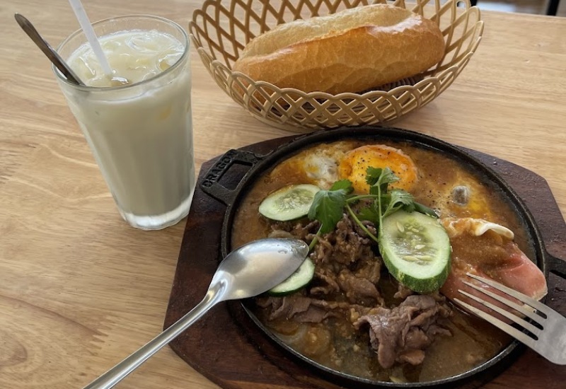 Grab 13 delicious pan-fried bread shops in Da Lat right away 3