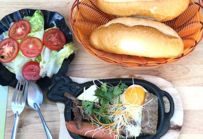 Grab 13 delicious Dalat pan-bread shops right away 8