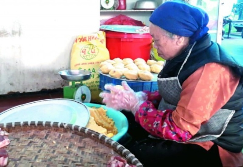 Noseless with Quan Ganh day cake, delicious and authentic Hanoi taste 10