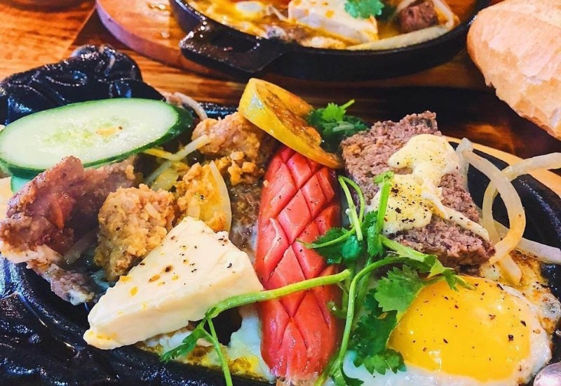 Grab 13 delicious pan-fried bread shops in Da Lat right away 2