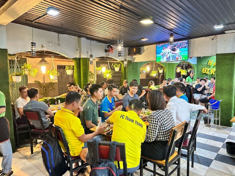 Top 10 Binh Thanh pubs that are crowded, cheap, and have a diverse menu 4