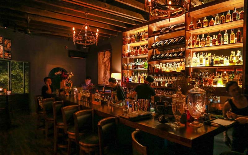 Enjoy the weekend with the top 6 Speakeasy bars hidden in the middle of Saigon 2