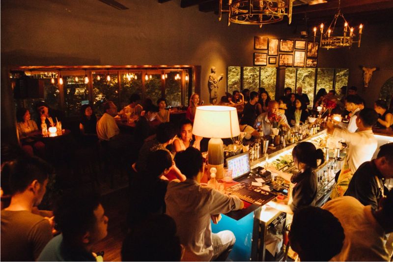 Enjoy the weekend with the top 6 Speakeasy bars hidden in the middle of Saigon 3