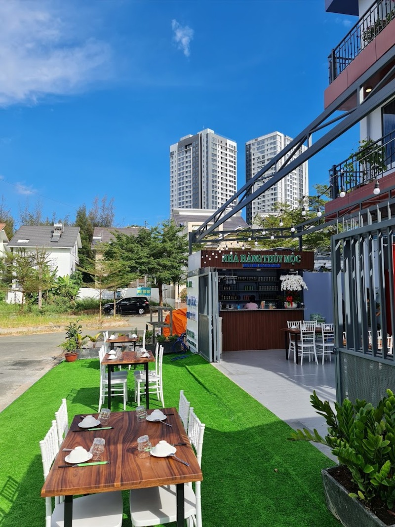 List of garden restaurants with beautiful views and diverse menus in the city. HCM 7