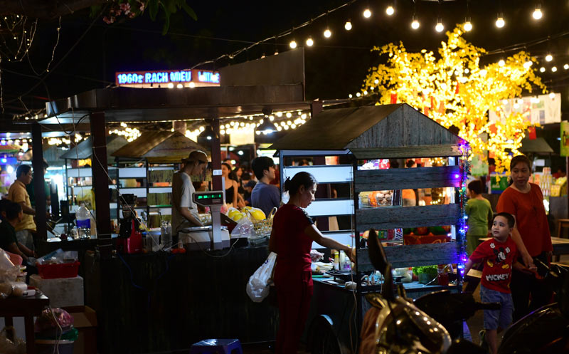 Phan Xich Long Food Street, the dining paradise of Saigon youth 3