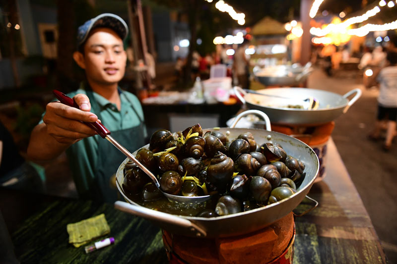 Phan Xich Long Food Street, a dining paradise for young people in Saigon 4