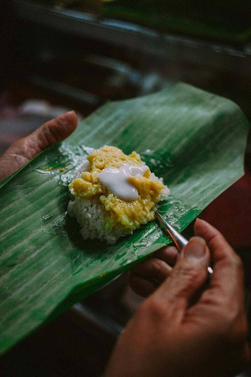 Fragrant sticky rice grains at the famous sticky rice shop Cadé Tran Phu in Saigon 3