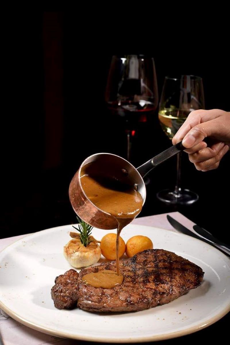 Check out 10 District 1 restaurants with attractive hot dishes 6
