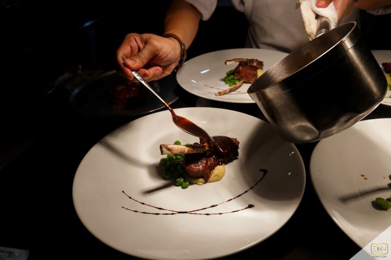 Check out 10 District 1 restaurants with delicious hot dishes 8