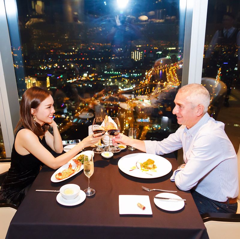 Check out 10 District 1 restaurants with attractive hot dishes 9